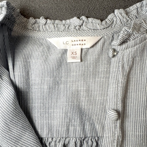 LC Lauren Conrad cotton button-down chambray shirt with ruffles. Size XS - Picture 6 of 9
